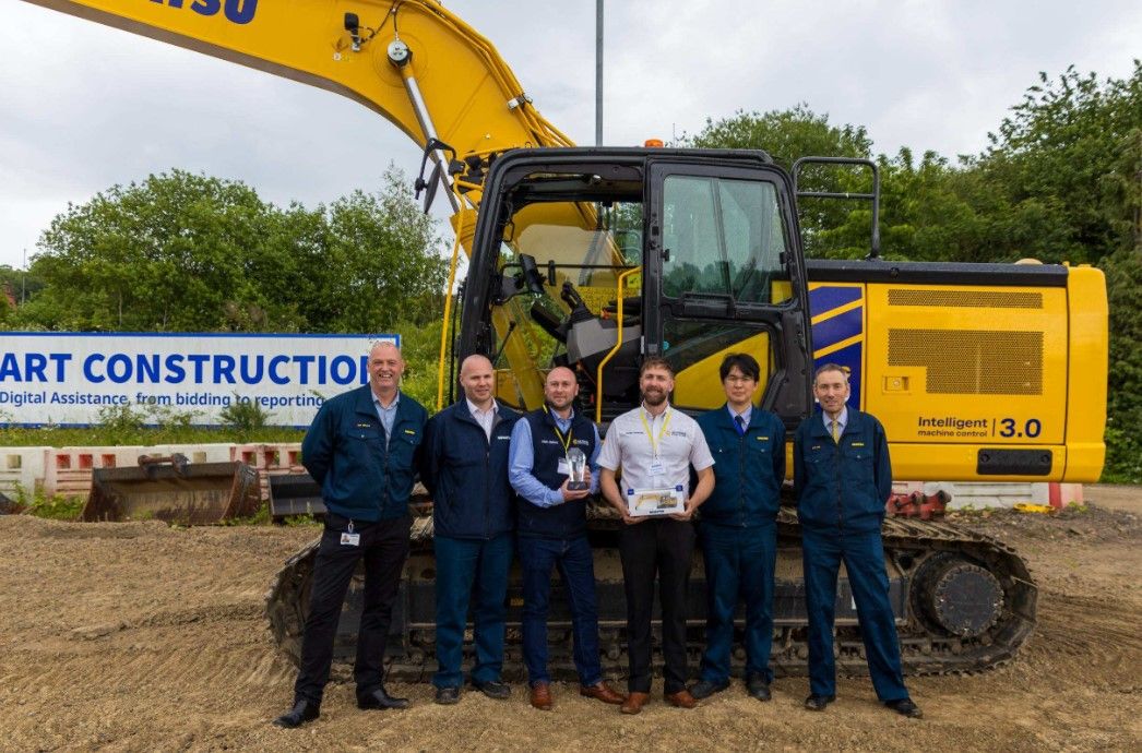 AR Power scoops prestigious supplier award from Komatsu
